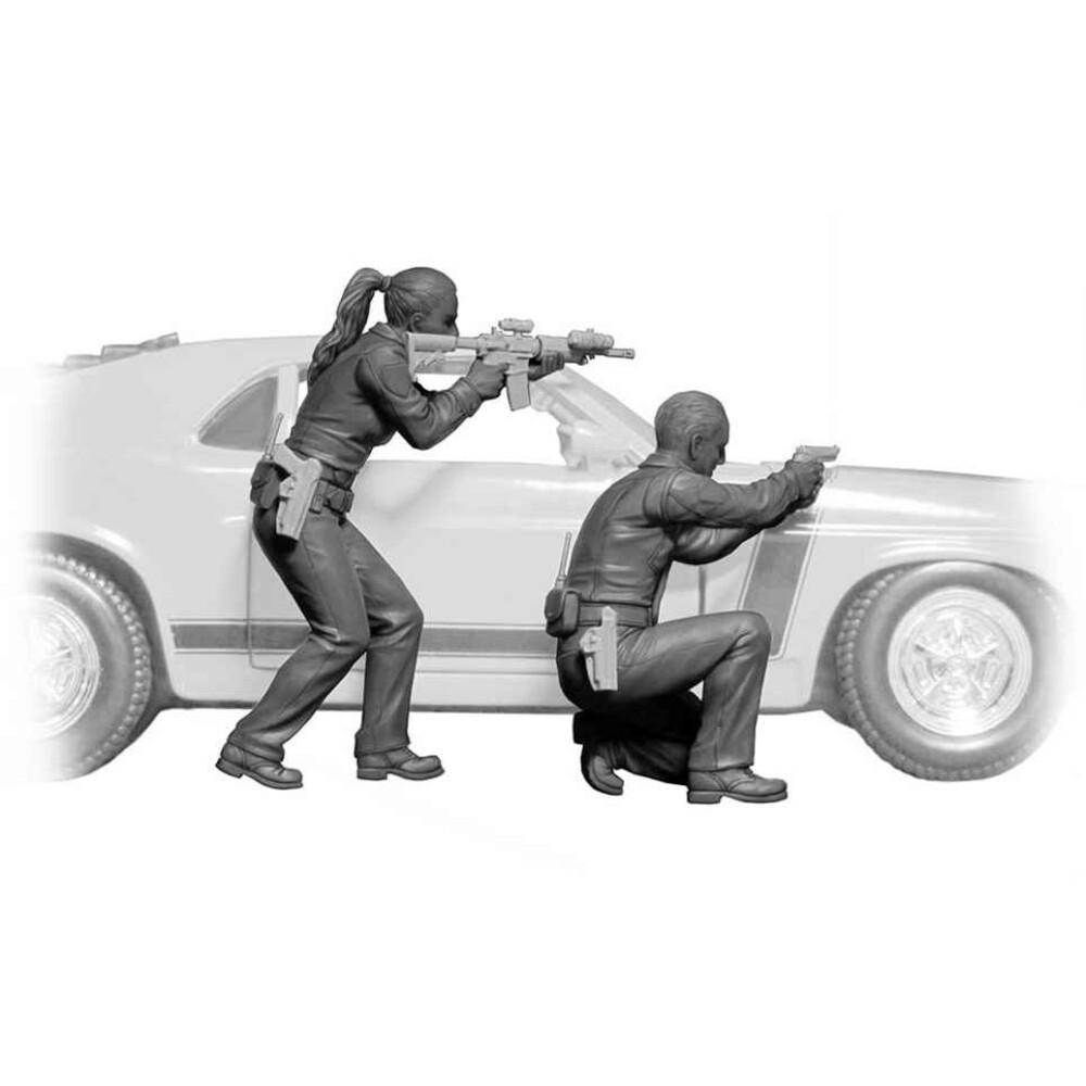 Master Box 1/24 The Heist - Sgt. Melgoza and Patrolman Taylor Kit