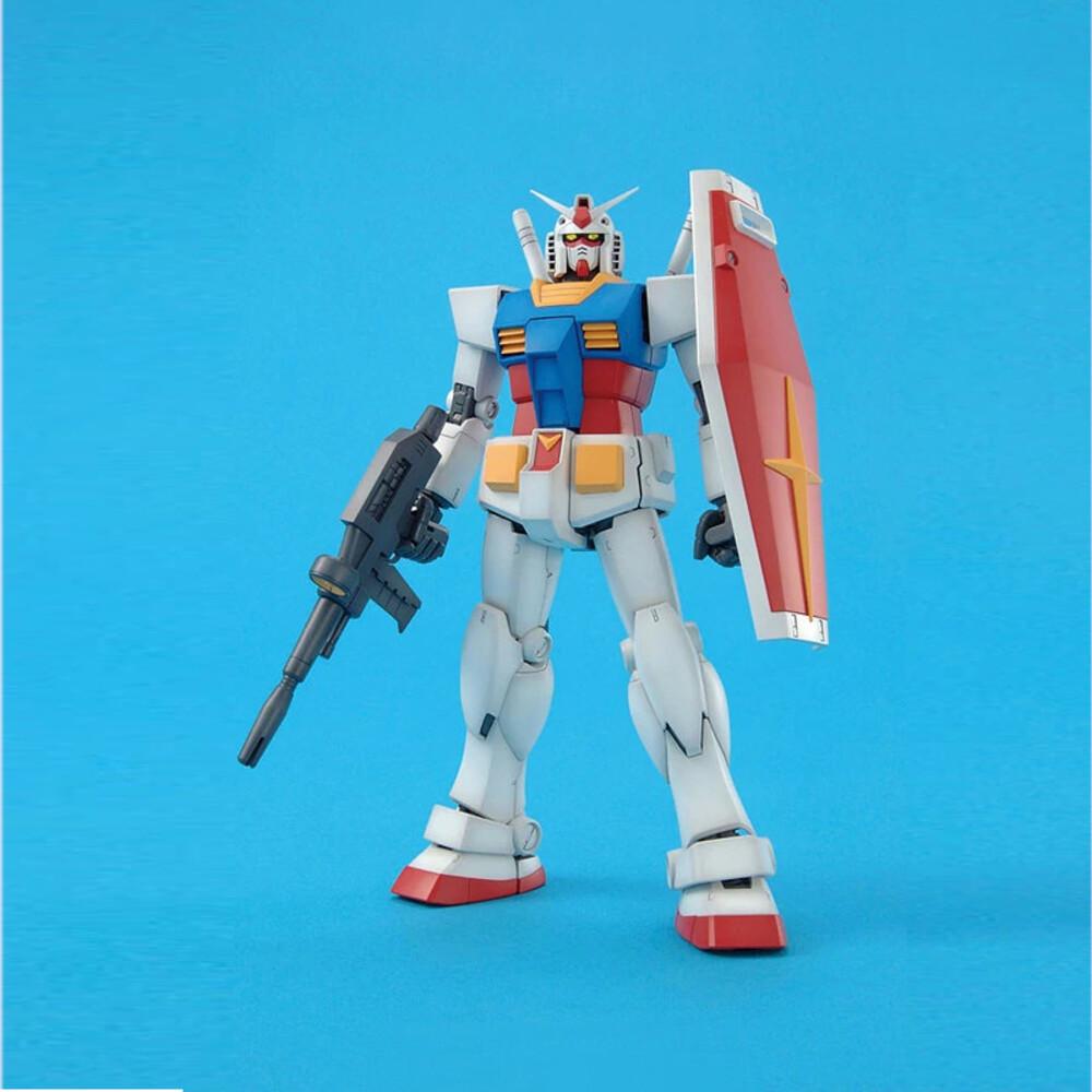 Bandai 1/100 MG RX-78-2 Gundam Ver. 2.0