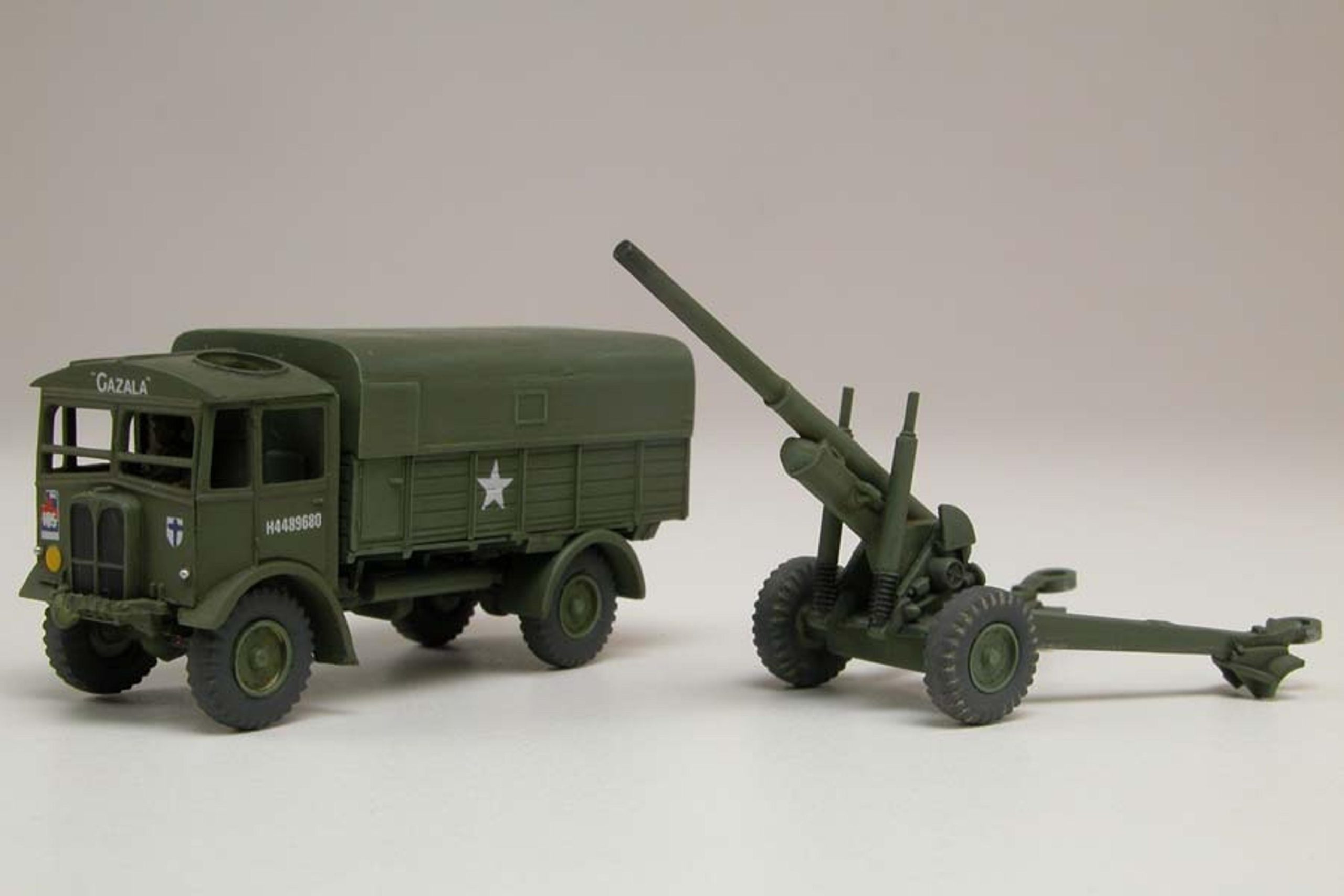 1/76 AEC Matador and 5.5in Gun Model Kit