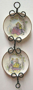 Romantic Plates with Wire Wall Rack