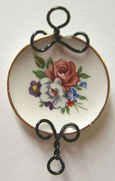 Flower Plate with Wire Wall Rack