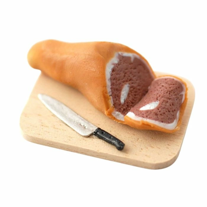 Gammon with Board and Knife