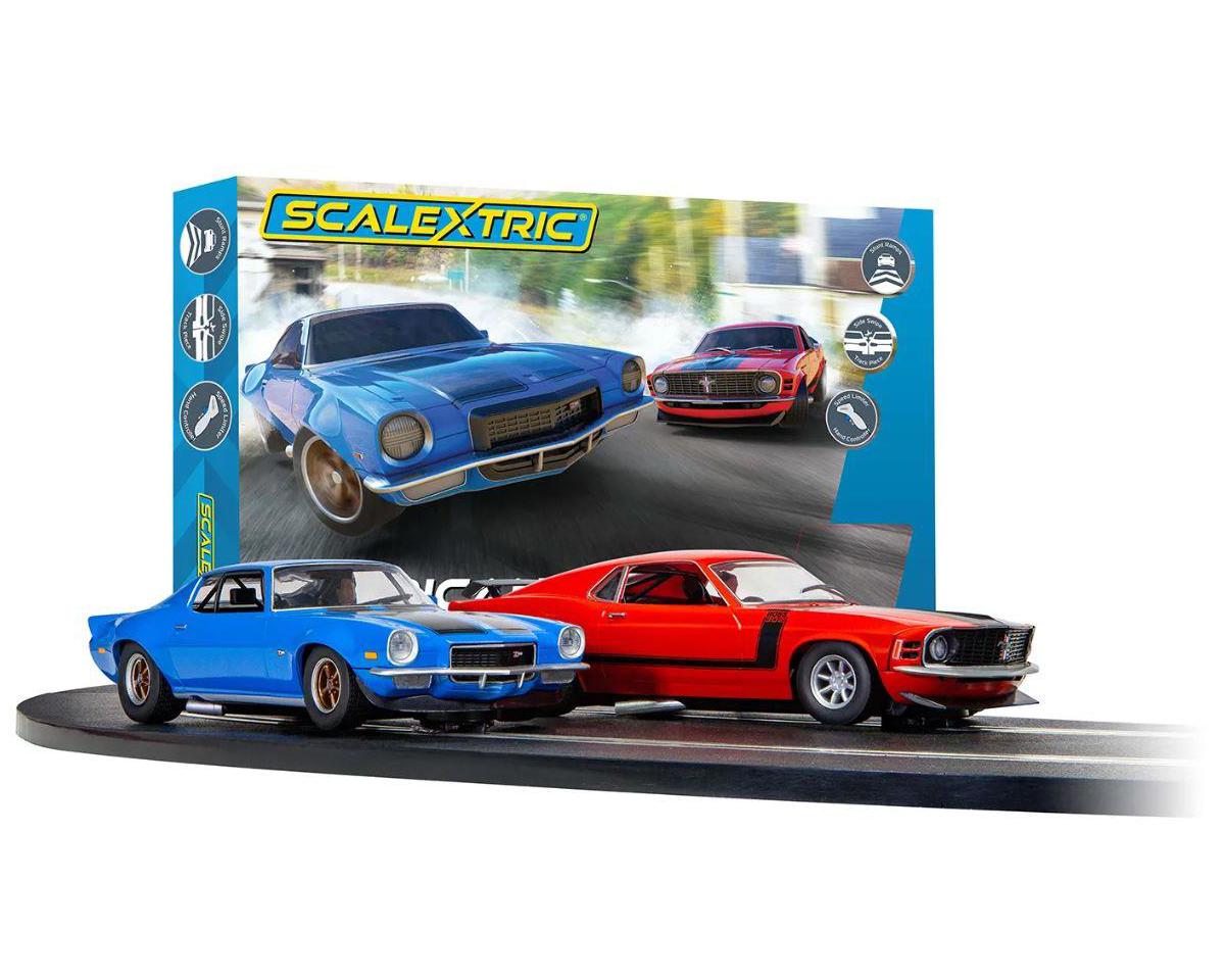 Scalextrics Set, AMERICAN STREET DUEL w/1970s Chevrolet® Camaro™ & Ford® Mustang™ Cars